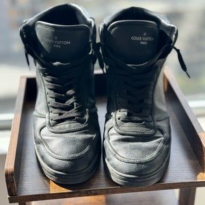 Louis Vuitton Damier Graphite High Top
Size 7.5
Still in really good shape